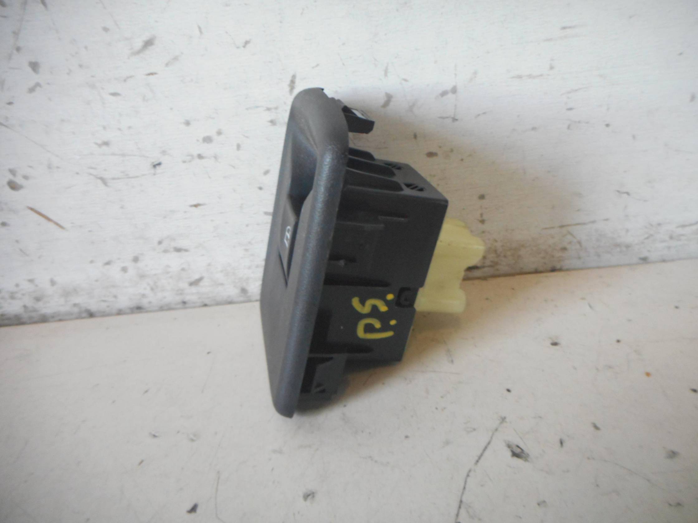 Interruttore alzacristalli porta post. sx.